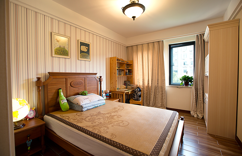 臥室.jpg 臥室.jpg