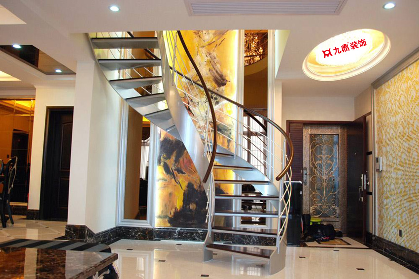 樓梯裝修.jpg 樓梯裝修.jpg