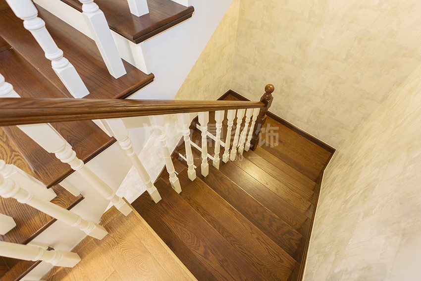 樓梯裝修效果圖.jpg 樓梯裝修效果圖.jpg