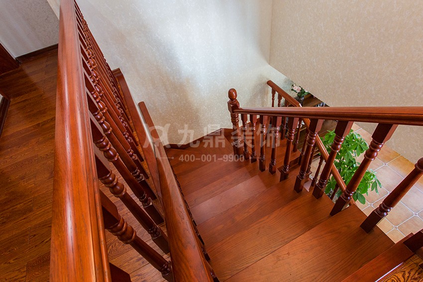 別墅樓梯裝修效果圖.jpg 別墅樓梯裝修效果圖.jpg