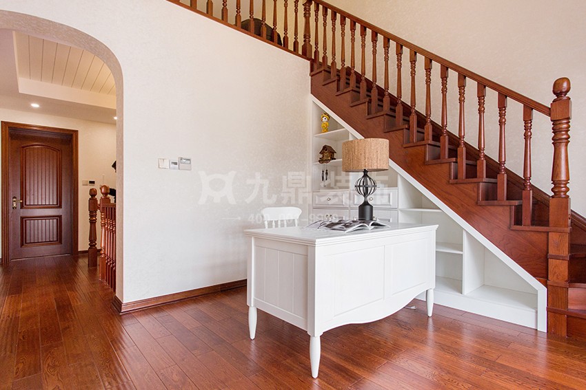 別墅樓梯裝修效果圖.jpg 別墅樓梯裝修效果圖.jpg