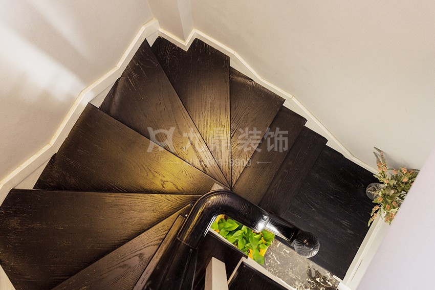 樓梯裝修效果圖.jpg 樓梯裝修效果圖.jpg