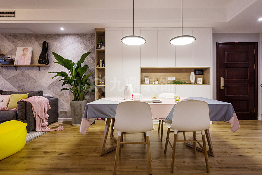 餐桌2.jpg 餐桌2.jpg